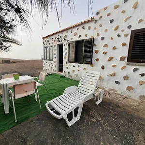 https://casa-la-solapa.in-canary-islands.com