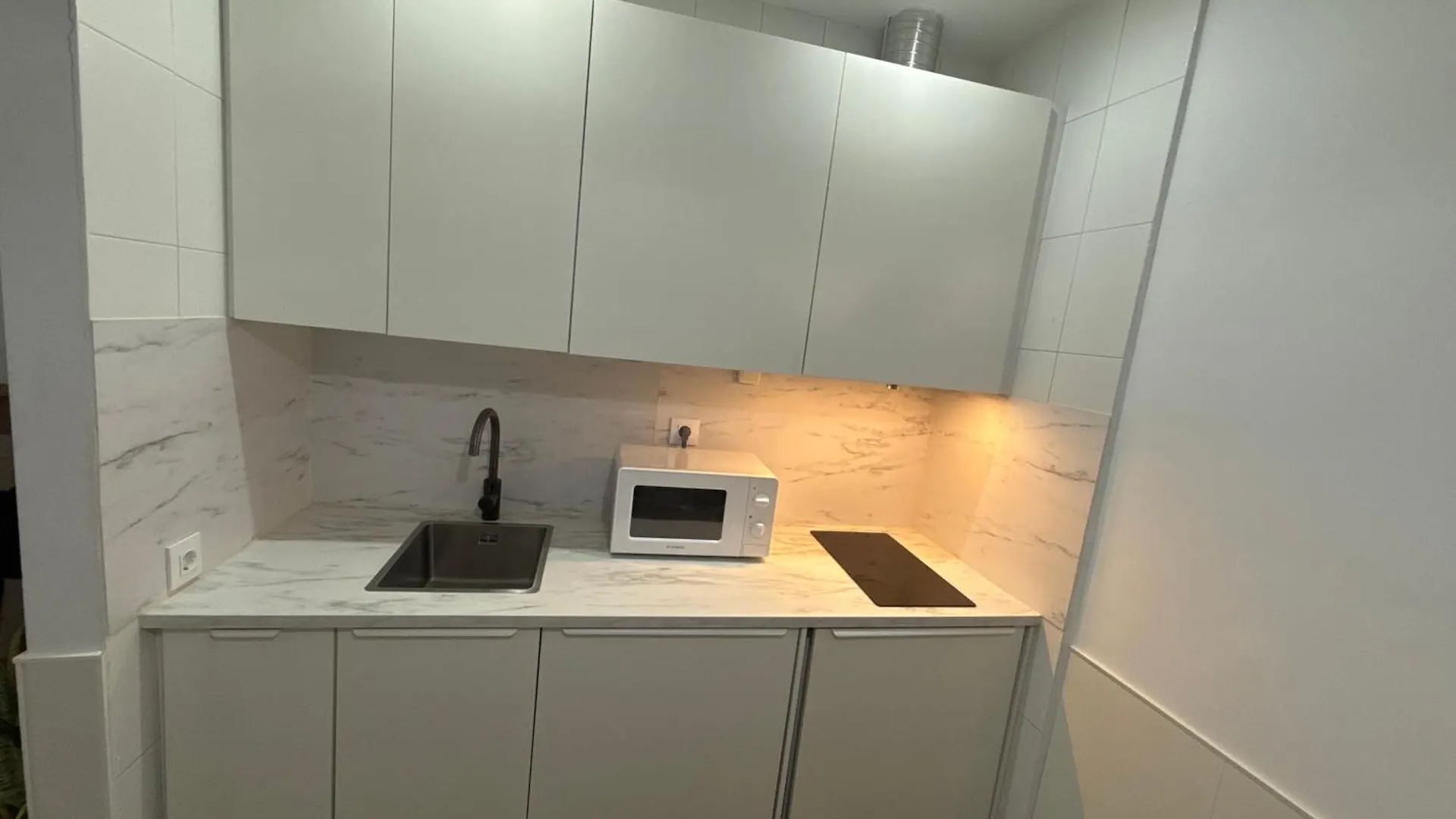 Pikis Center Sevilla Apartamento