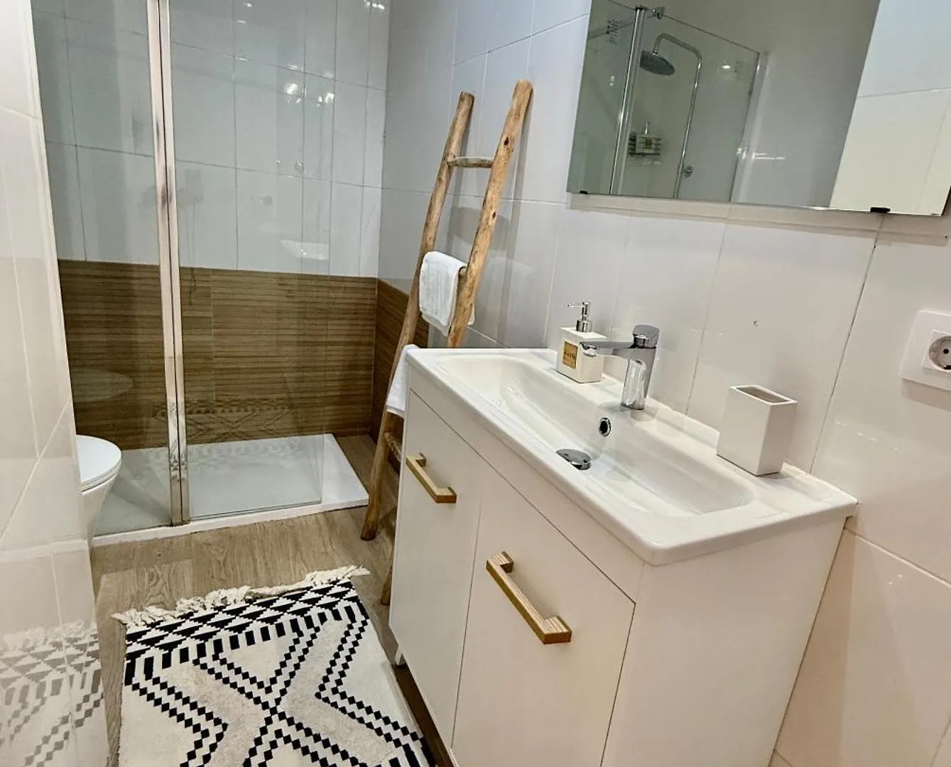 Pikis Center Sevilla Apartamento